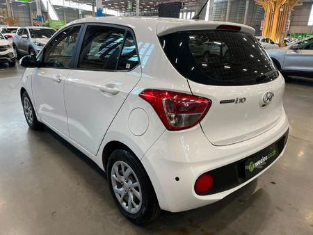 2020-Hyundai-Grand-i10-10-Motion_4