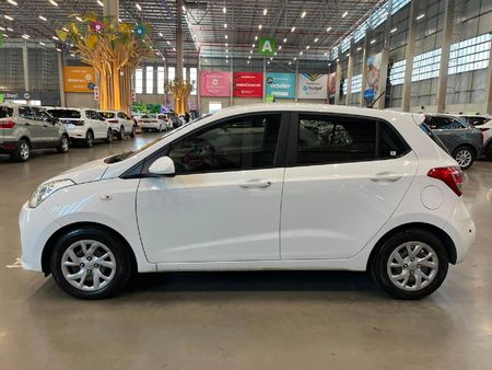 2020-Hyundai-Grand-i10-10-Motion_5