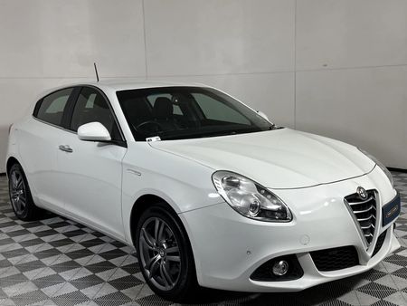 2015-Alfa-Romeo-Giulietta-14T-Distinctive-Auto_14