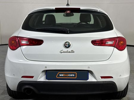 2015-Alfa-Romeo-Giulietta-14T-Distinctive-Auto_16