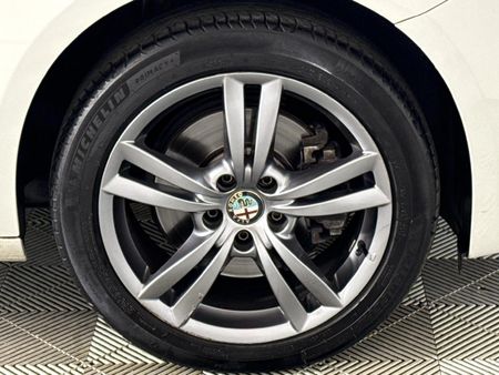 2015-Alfa-Romeo-Giulietta-14T-Distinctive-Auto_4