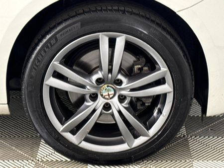 2015-Alfa-Romeo-Giulietta-14T-Distinctive-Auto_5