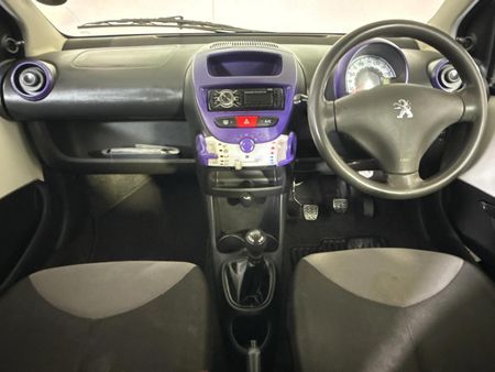 2013-Peugeot-107-Urban_1