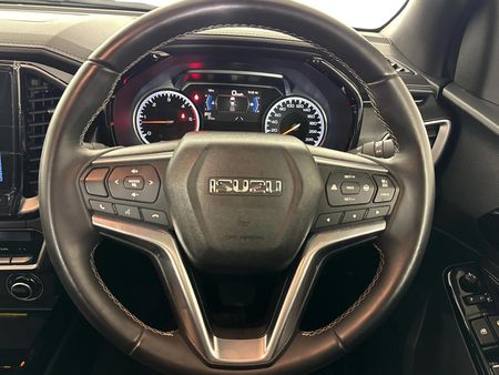 2024-Isuzu-D-Max-30-TD-AT35-4x4-Auto-Double-Cab_12