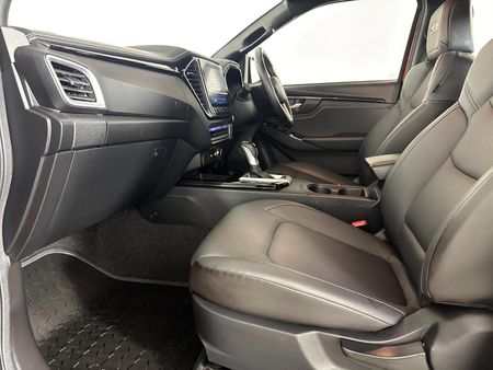 2024-Isuzu-D-Max-30-TD-AT35-4x4-Auto-Double-Cab_8
