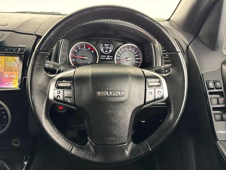 2021-Isuzu-D-Max-300-LX-Double-Cab_8
