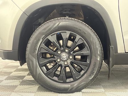 2021-Toyota-Urban-Cruiser-15-Xs_4