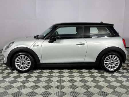 2016-MINI-Hatch-Cooper_17