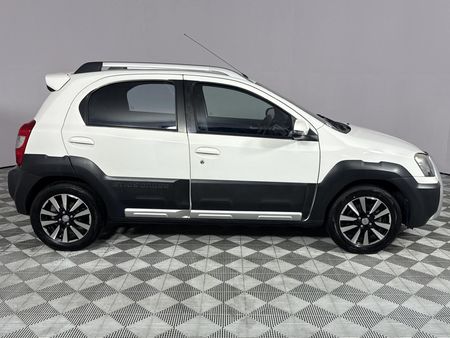 2017-Toyota-Etios-Cross-15-XS-5-dr_17