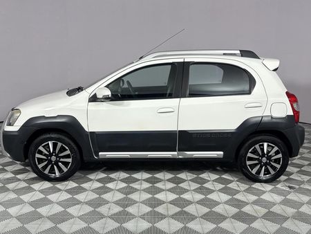 2017-Toyota-Etios-Cross-15-XS-5-dr_19