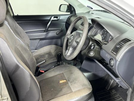 2011-Volkswagen-Polo-Vivo-14-5-dr_9