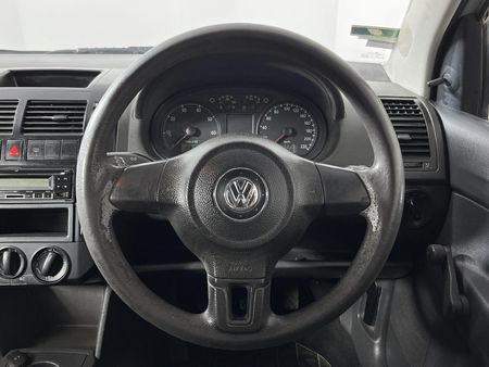2011-Volkswagen-Polo-Vivo-14-5-dr_12