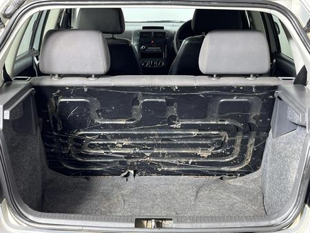 2011-Volkswagen-Polo-Vivo-14-5-dr_14