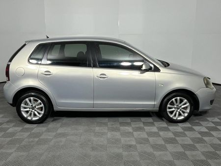 2011-Volkswagen-Polo-Vivo-14-5-dr_17