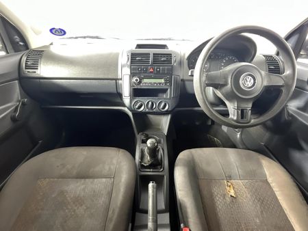 2011-Volkswagen-Polo-Vivo-14-5-dr_1