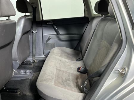 2011-Volkswagen-Polo-Vivo-14-5-dr_3