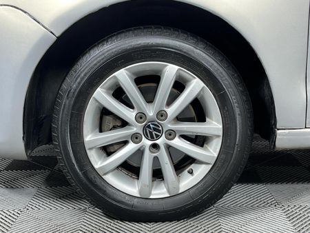 2011-Volkswagen-Polo-Vivo-14-5-dr_4