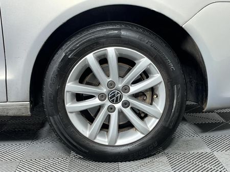 2011-Volkswagen-Polo-Vivo-14-5-dr_5