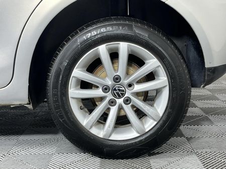 2011-Volkswagen-Polo-Vivo-14-5-dr_6