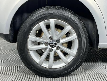 2011-Volkswagen-Polo-Vivo-14-5-dr_7