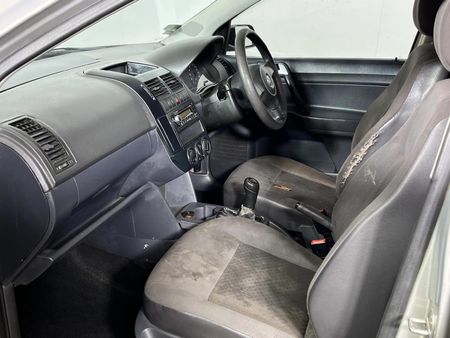 2011-Volkswagen-Polo-Vivo-14-5-dr_8