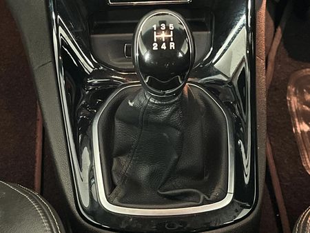 2015-Ford-Fiesta-10-EcoBoost-Titanium-5-dr_10