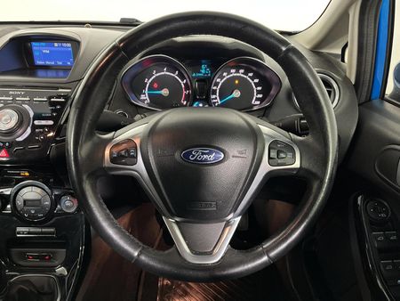 2015-Ford-Fiesta-10-EcoBoost-Titanium-5-dr_11