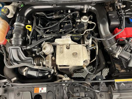 2015-Ford-Fiesta-10-EcoBoost-Titanium-5-dr_12