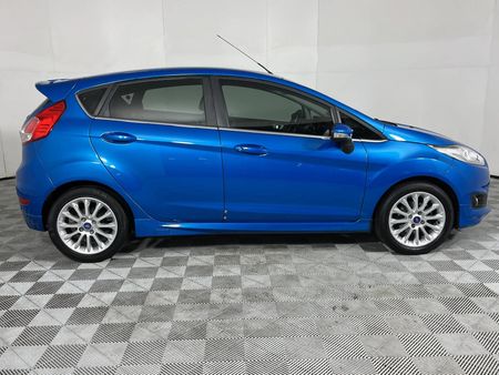 2015-Ford-Fiesta-10-EcoBoost-Titanium-5-dr_16