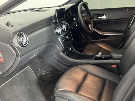 2013-Mercedes-Benz-A-Class-A-180-BE-Auto_8