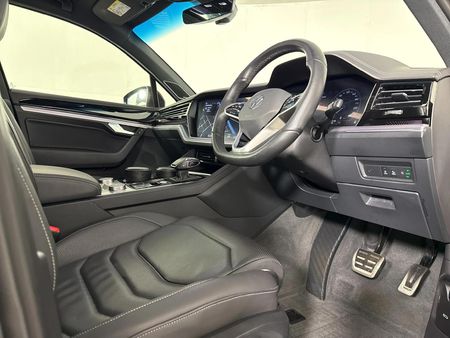 2023-Volkswagen-Touareg-30-TDI-V6-Executive_9