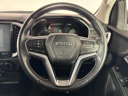 2022-Isuzu-D-Max-19-DDI-HR-LS-Auto-Double-Cab_12