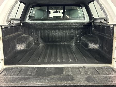 2022-Isuzu-D-Max-19-DDI-HR-LS-Auto-Double-Cab_13