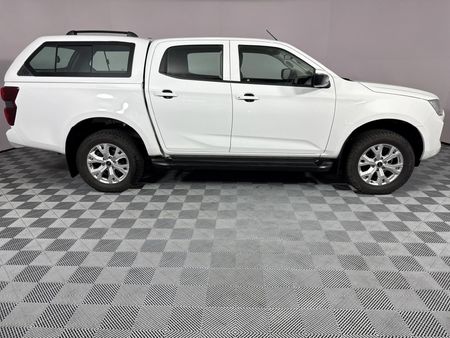 2022-Isuzu-D-Max-19-DDI-HR-LS-Auto-Double-Cab_18