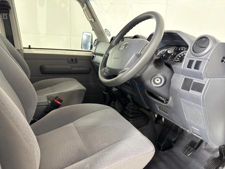 2023-Toyota-Land-Cruiser-79-40-Double-Cab_9