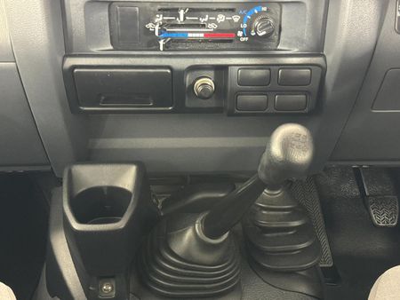 2023-Toyota-Land-Cruiser-79-40-Double-Cab_10