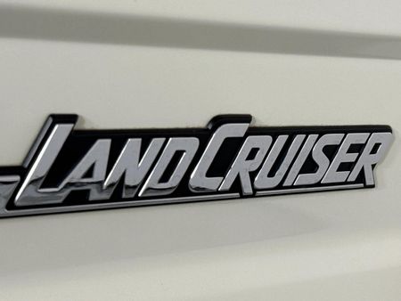 2023-Toyota-Land-Cruiser-79-40-Double-Cab_11