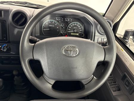 2023-Toyota-Land-Cruiser-79-40-Double-Cab_12