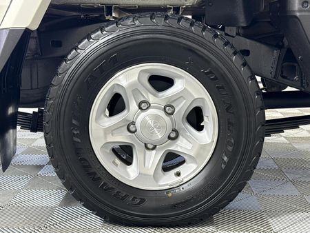 2023-Toyota-Land-Cruiser-79-40-Double-Cab_6