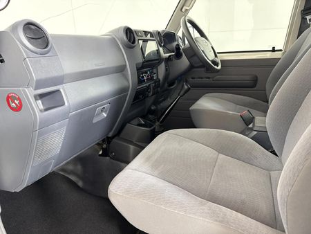 2023-Toyota-Land-Cruiser-79-40-Double-Cab_8