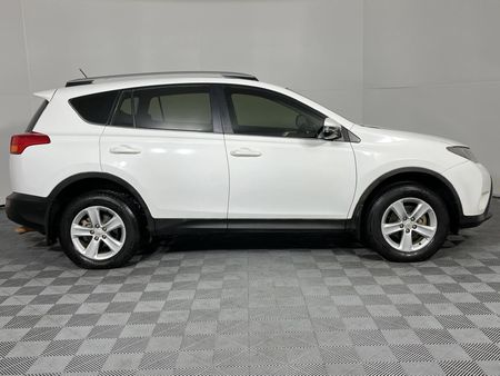 2014-Toyota-RAV4-20-GX-Auto_16