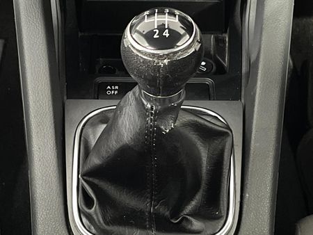 2009-Volkswagen-Jetta-20-Trendline_9