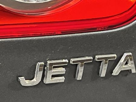 2009-Volkswagen-Jetta-20-Trendline_10