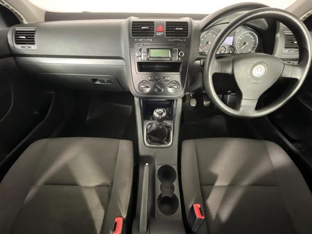 2009-Volkswagen-Jetta-20-Trendline_1