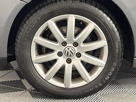 2009-Volkswagen-Jetta-20-Trendline_3