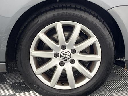 2009-Volkswagen-Jetta-20-Trendline_4