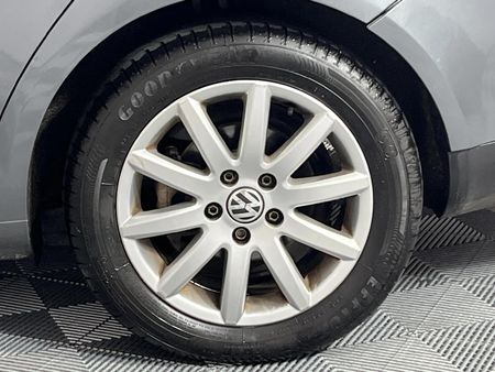 2009-Volkswagen-Jetta-20-Trendline_5