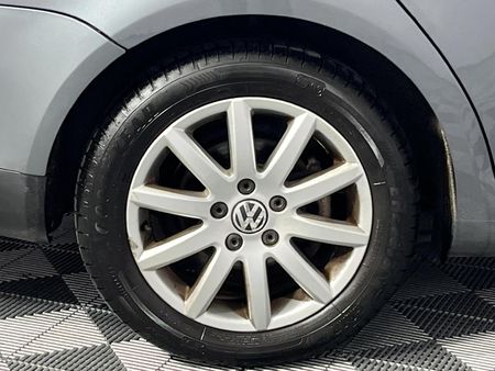 2009-Volkswagen-Jetta-20-Trendline_6