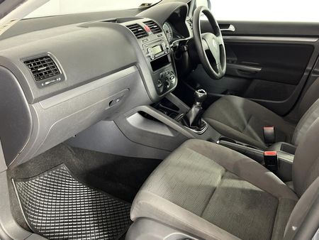2009-Volkswagen-Jetta-20-Trendline_7