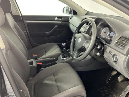 2009-Volkswagen-Jetta-20-Trendline_8